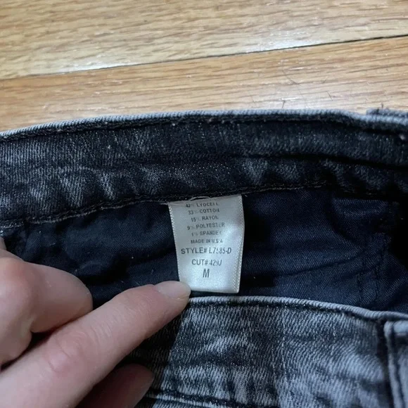 Akira Chicago Red Label Black Acid Wash Denim Shorts M Waist 29” Rise 10” EUC - Picture 4 of 8